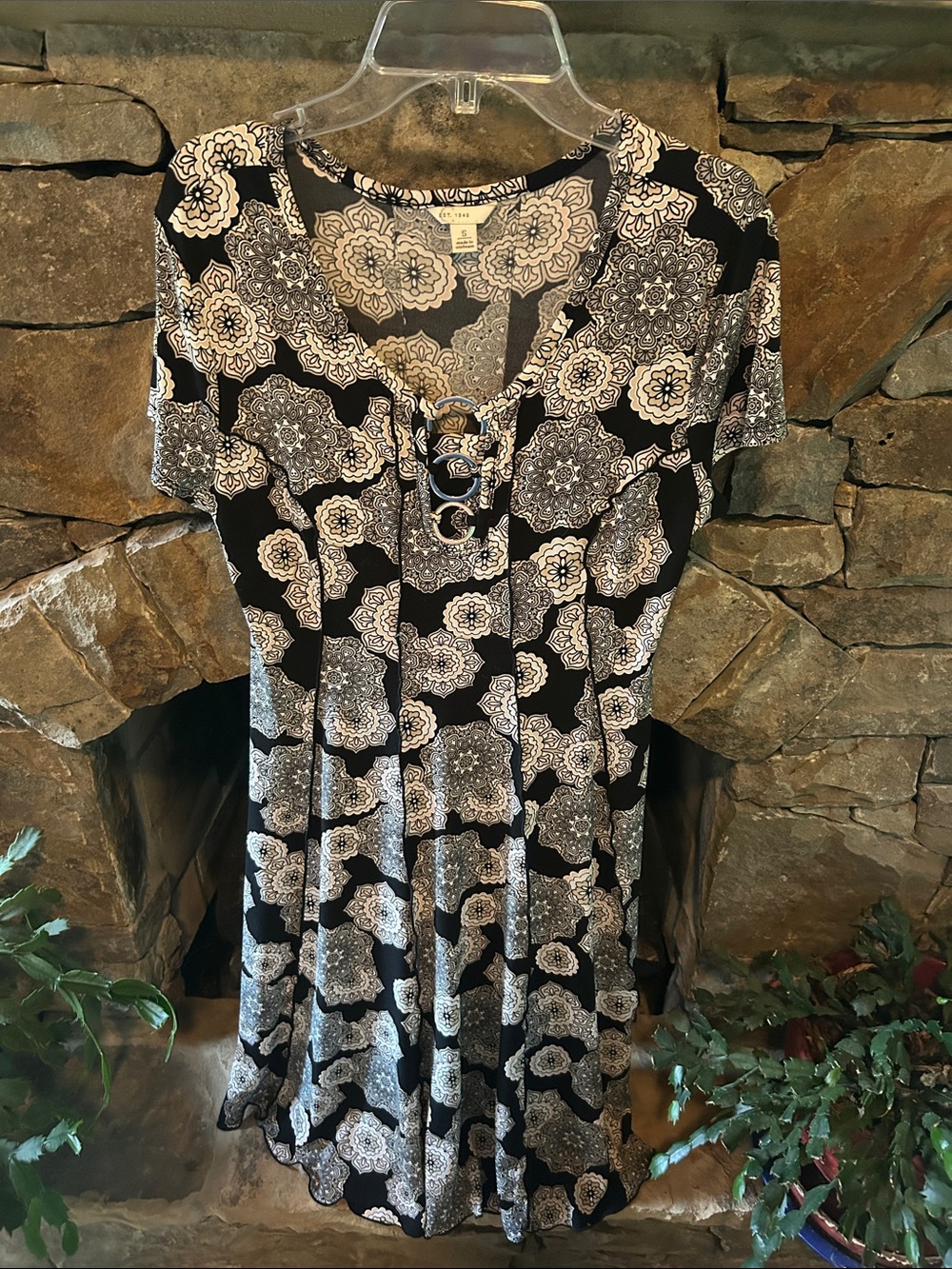 Black & White Floral Medallion Flowy Short Sleeved Mid Length Women's Dress;Sma
